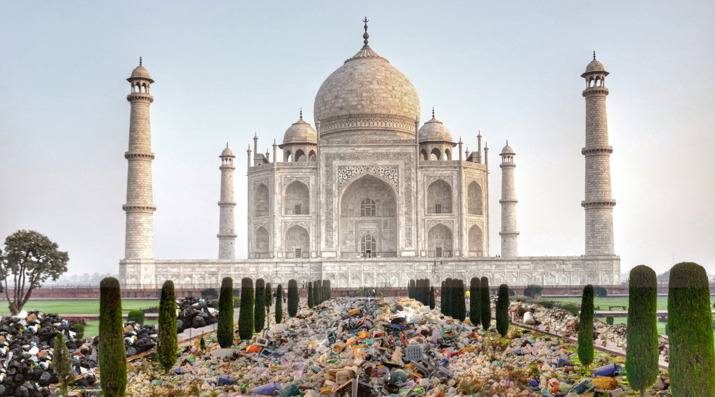 taj mahal lleno de plasticos